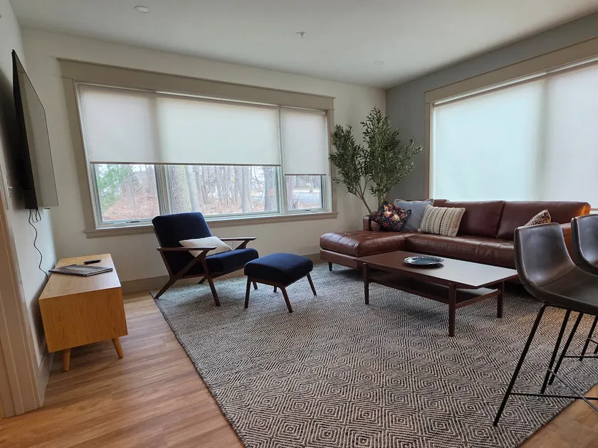 Bright & Modern Noho, unit 16 - Image 1