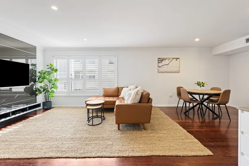 Urban Chic | Spacious City Escape + Parking - Image 1