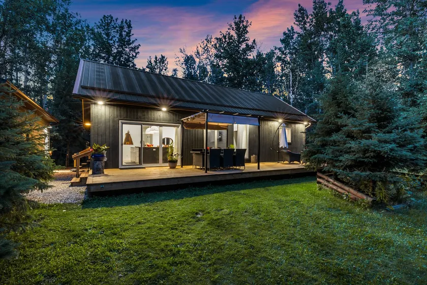 Aspen Acre @ Pigeon Lake Hot Tub Fire Pit Starlink - Image 1