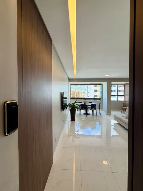 Modern apartment | Near Shopping | 12 min from the Waterfront - Image 1