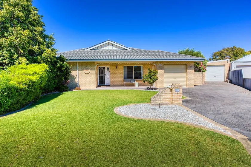 Ibis Rest Beach House - Image 1