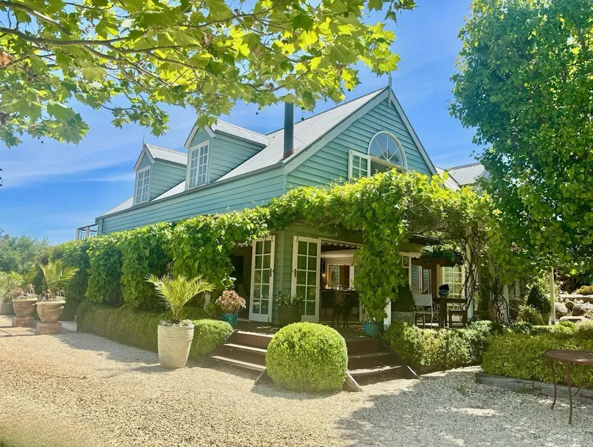 LIberty Flat Farm - epic entertainer - Image 1
