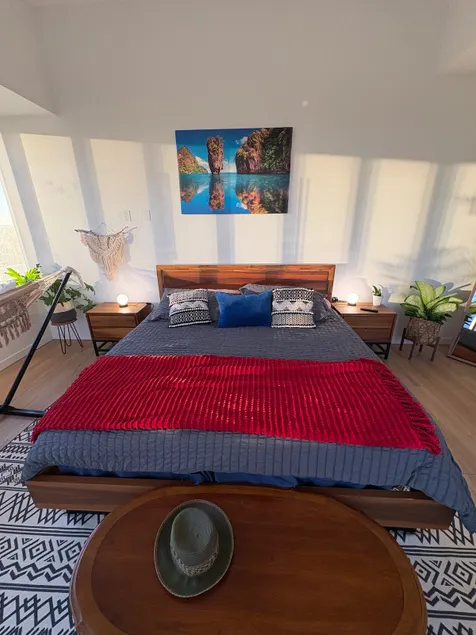 Tropical Bossa Studio | King Bed Downtown + AC - Image 1