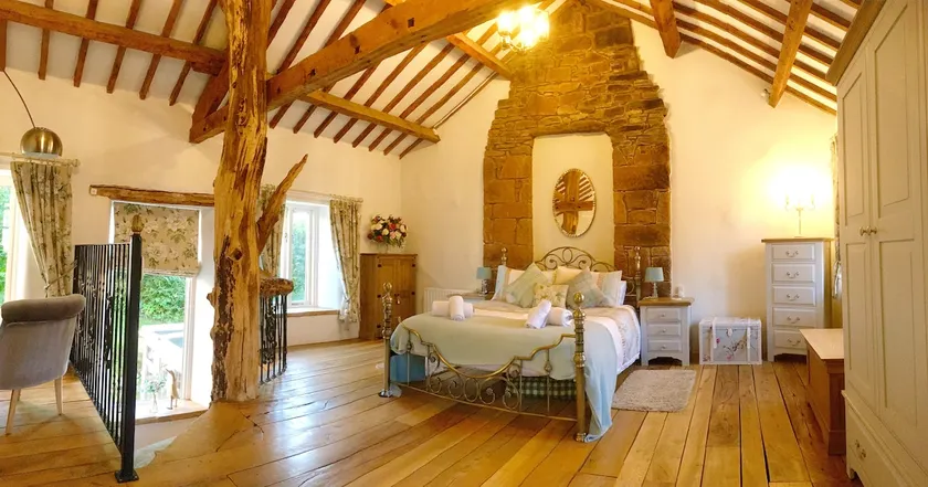 Una casa de campo peculiar, romántica y única, ubicada en un pueblo encantador, que admite perros. - Image 1