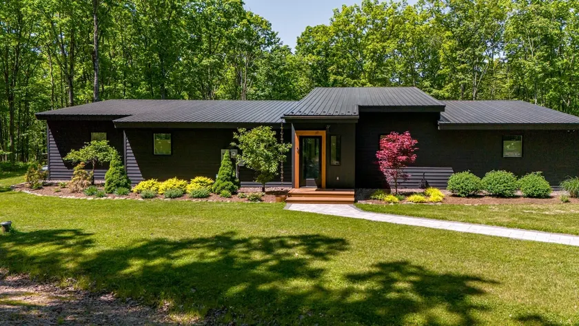 NEW: A Sleek Glass Walled Retreat in Narrowsburg - Image 1