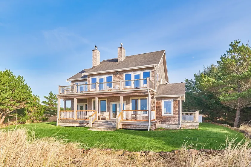 New! Hot Tub, Oceanfront, Fire Pit, Dogs Ok (SOFO) - Image 1