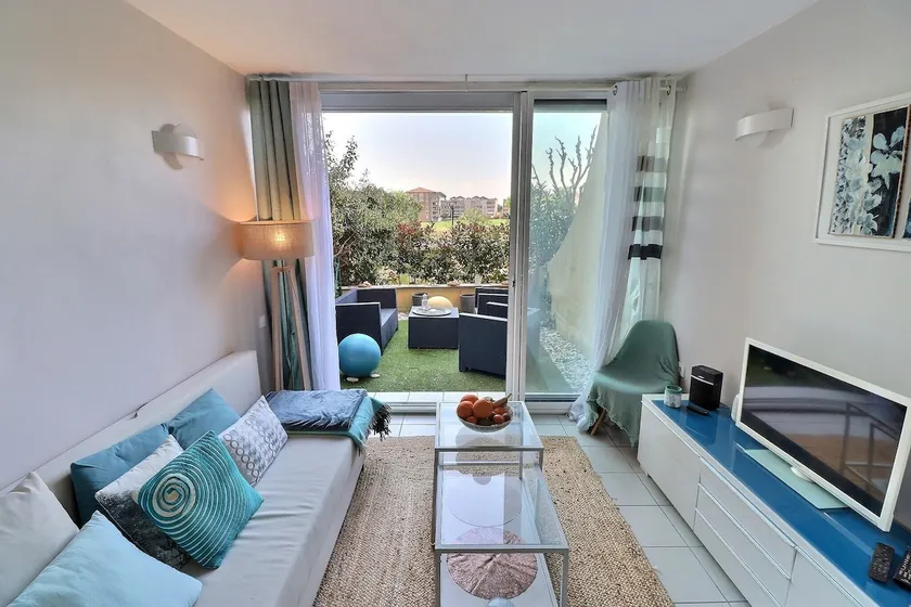 Beautiful 42 m² air-conditioned space, a getaway by the sea - Image 1