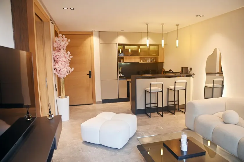 Premium Apartment by the Beach with Pool & Parking - Image 1
