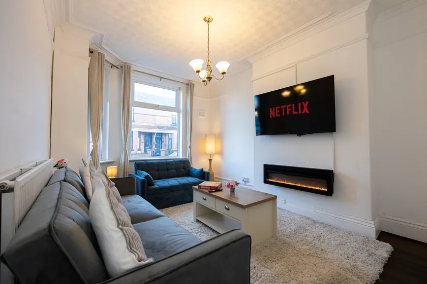 Steps from Old Trafford - Modern Manchester Stay - Image 1
