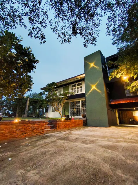 Homestay Melaka Private Pool 5 BR 34 Pax BBQ KTV - Image 1