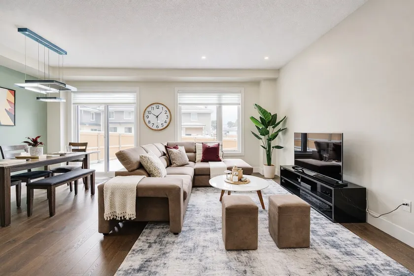 Lux 3BR 3BA Home/5 beds/Sleeps 10/Parking+Wi-Fi - Image 1