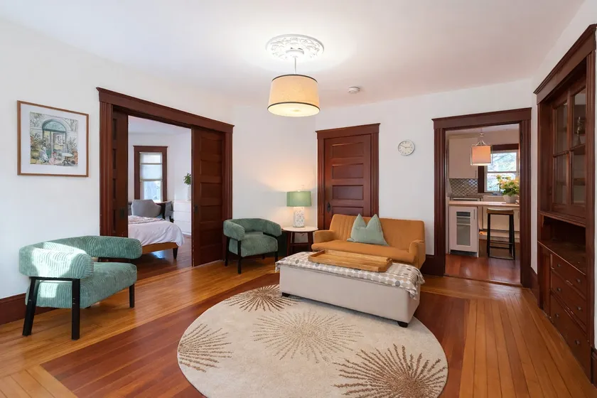 Boutique Porter Square home - Image 1