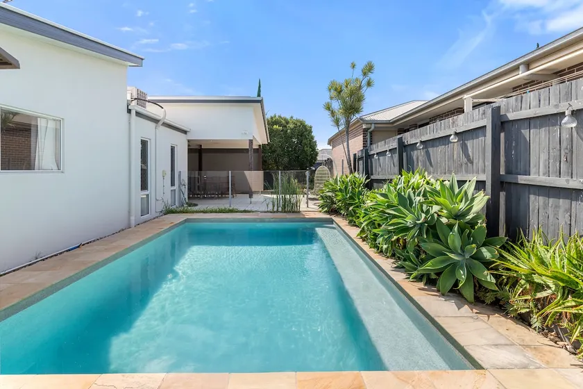 4BR Holiday Retreat near Redcliffe | BBQ & Pool - Image 1