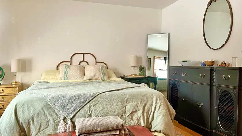 Sun-filled 1BR Woodstock apartment on 3 acres - Image 1
