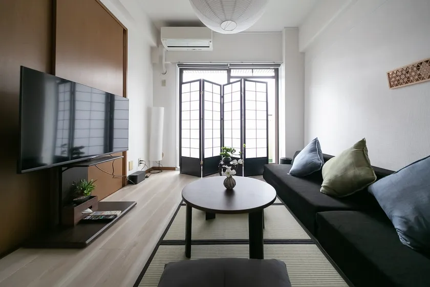 Osaka Station Modern Stay - Direct to Namba & Kyoto - Up to 6 Guests - Image 1