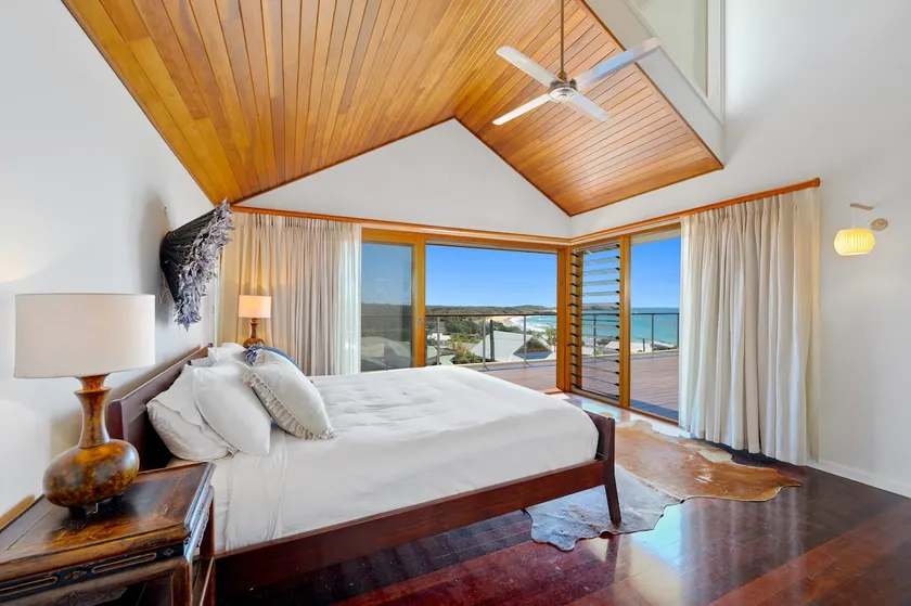Sundecks Beachside Escape - Luxury at Emerald - Image 1