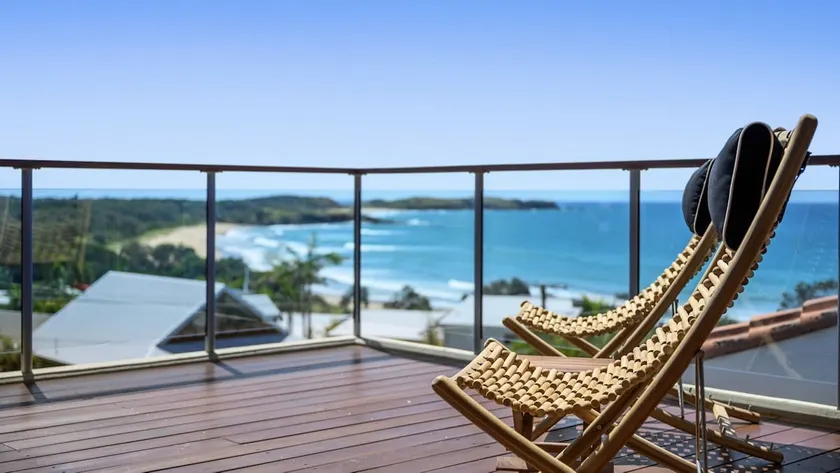 Sundecks Beachside Escape - Luxury at Emerald - Image 1