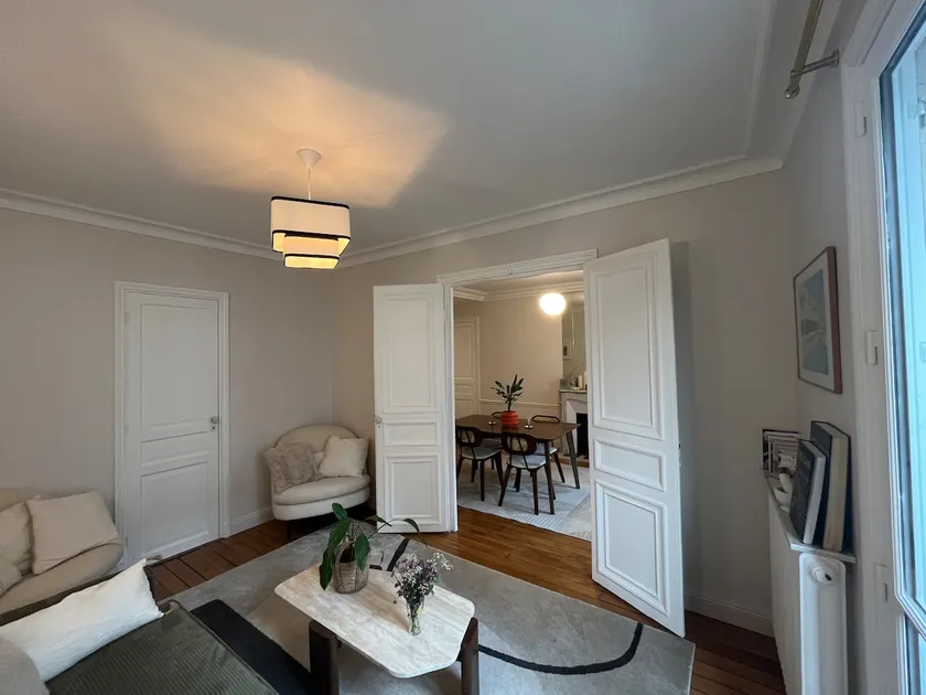 Chic and luxurious: a short walk to the Seine - Image 1