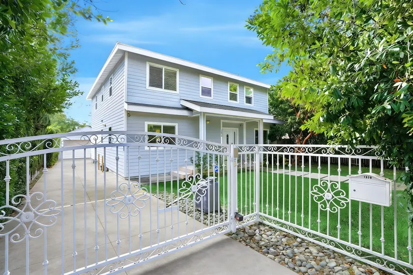 Pasadena Modern 5B House|Gate + Huge Private Yard - Image 1