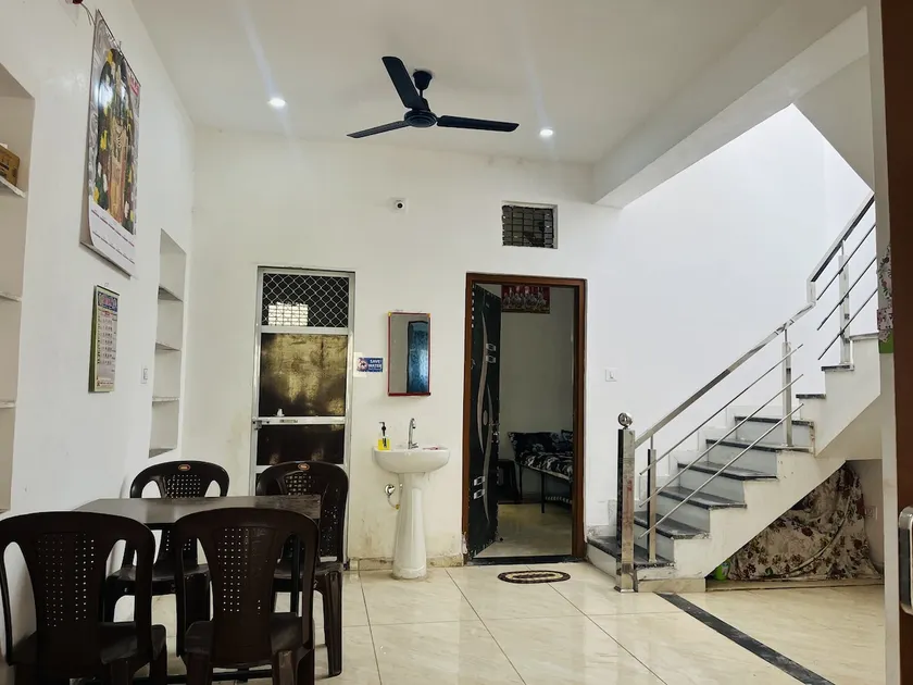 Private 2BHK Nathdwara WiFi•CCTV•Parking•Terrace - Image 1