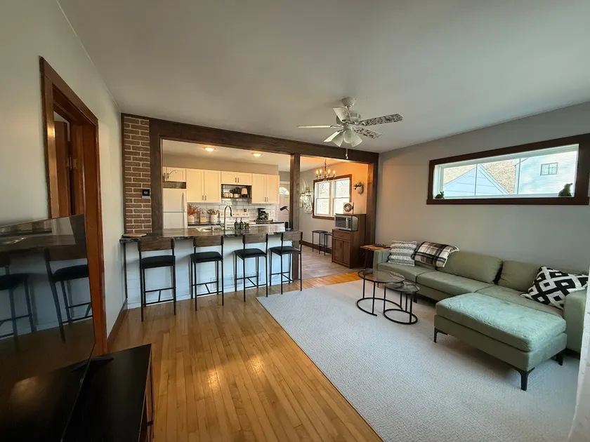 Nellie's Nest - Spacious & Walkable Downtown Home - Image 1