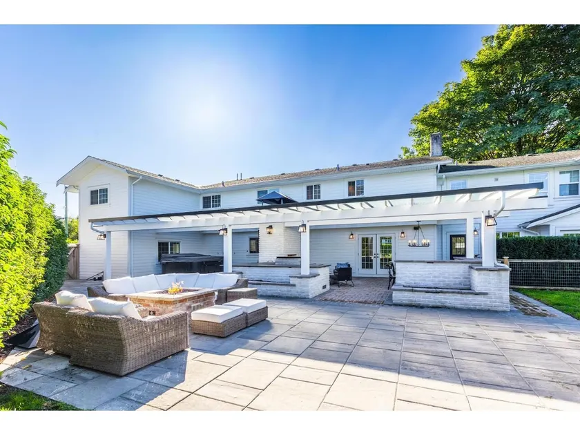 Fort Langley Retreat with HotTub and Chefs Kitchen - Image 1
