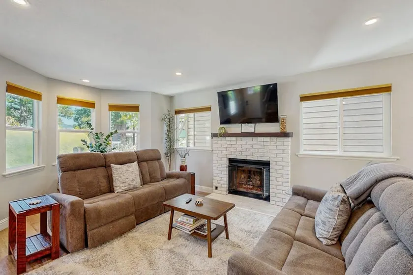 Mountainview 2BR | Dog Friendly | Fireplace | Yard - Image 1