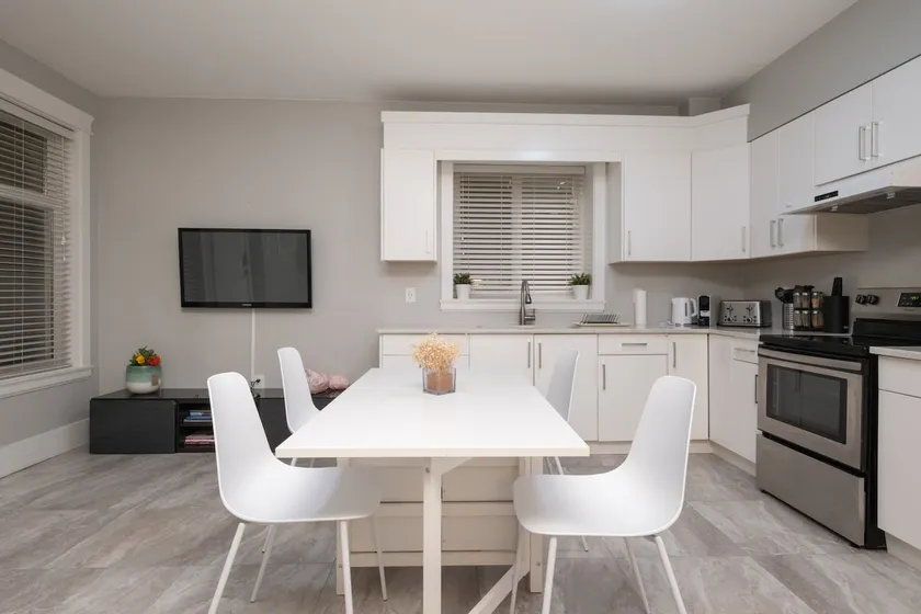 Modern Comfort 2BR in Delta Near Transit and Shops - Image 1
