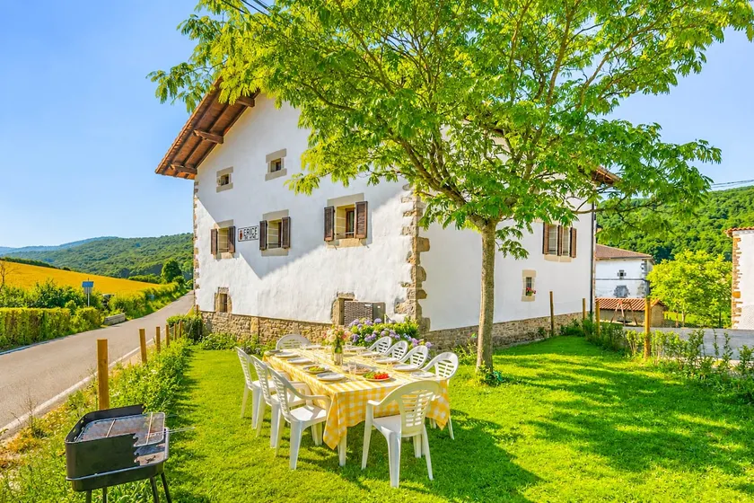 Large country house ideal for families and groups - Image 1