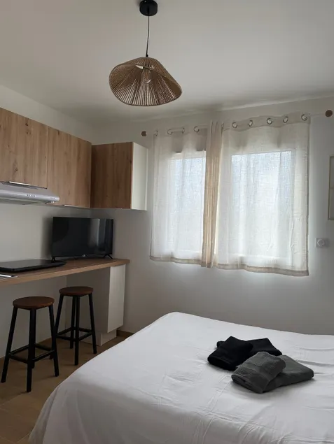 Modern air-conditioned studio 20 min from Bordeaux - Image 1
