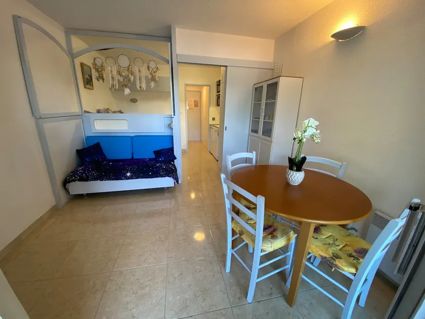 Nice air-conditioned studio in the port of Hyères 83400 - Image 1