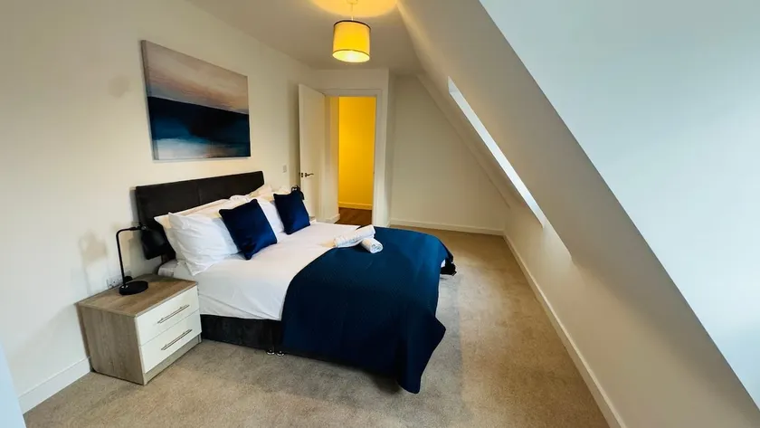 2-Bed Apartment, Swindon Old Town Square - Image 1