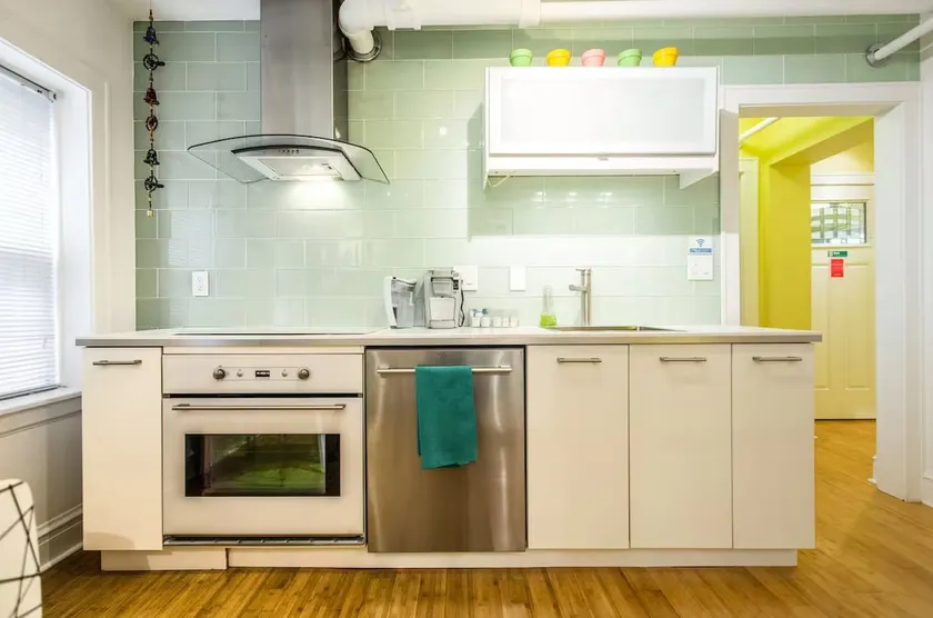 Stunning Retro – Andersonville 2 beds - Image 1
