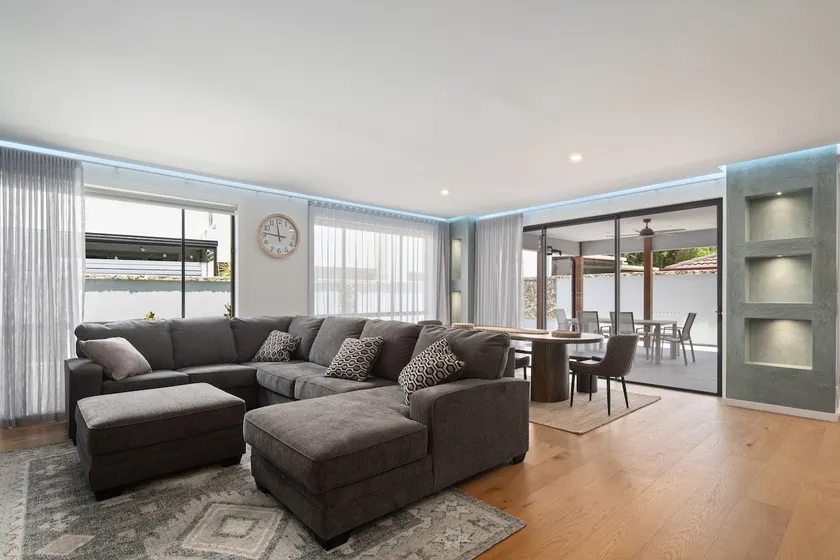 Labrador Living - Spacious Haven near Lagoon & Cafes - Image 1