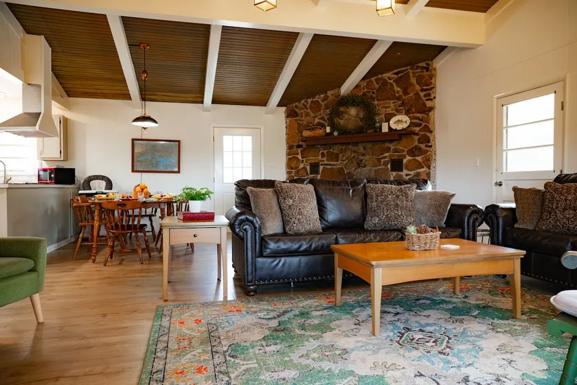 JK's Hideaway at Greers Ferry Lake - Image 1