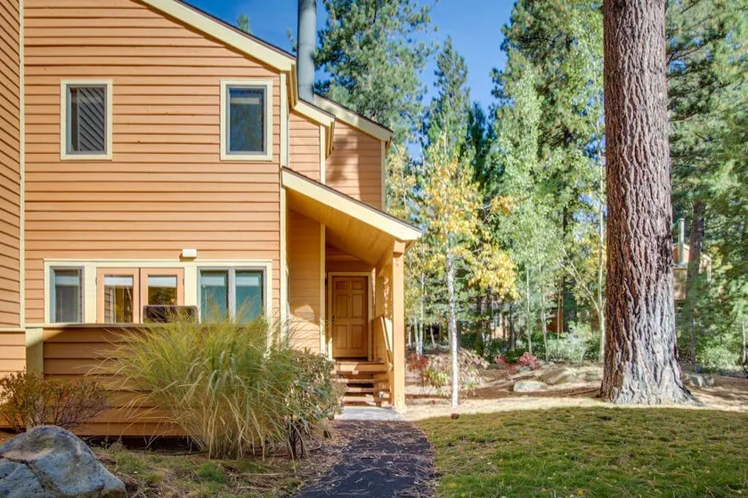 Stylish Townhome with Deck & Shared Hot Tub - Walk - Image 1
