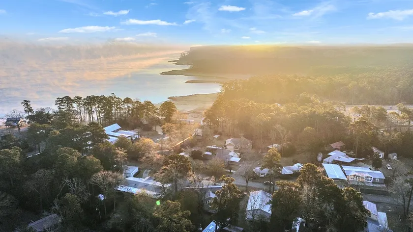 Our Happy Lake House - Image 1