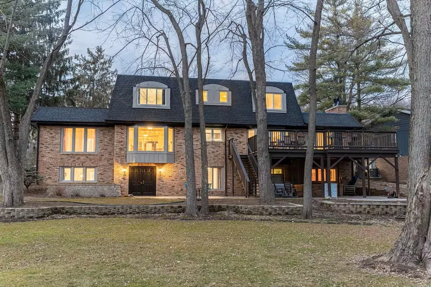 Spacious family home, Hot tub - Image 1