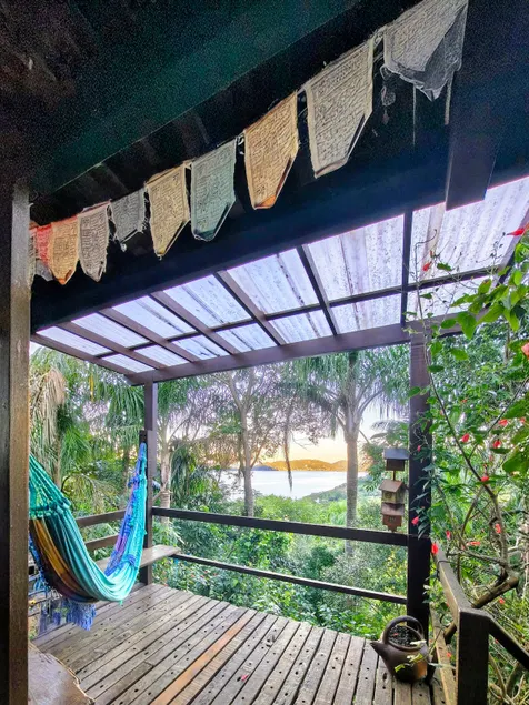 Tree House – Charming, Bathtub and Lagoon View - Image 1