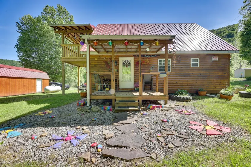 Family Cabin! Close to Greenbrier River & Snowshoe - Image 1