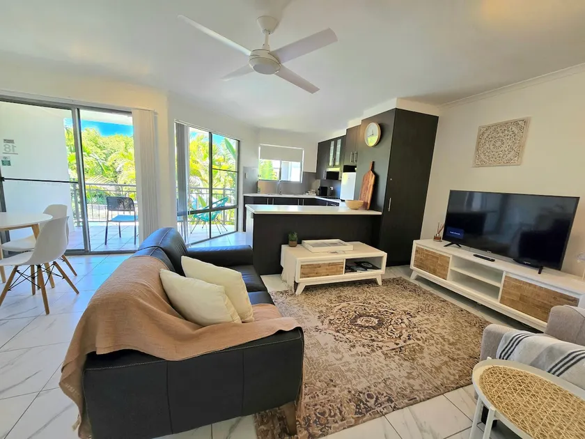 Couples Apartments in a Noosaville Resort - Image 1