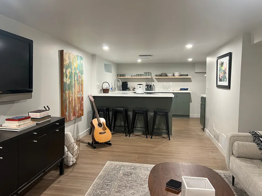 Stylish Private Flat Near Roosevelt Light Rail - Image 1