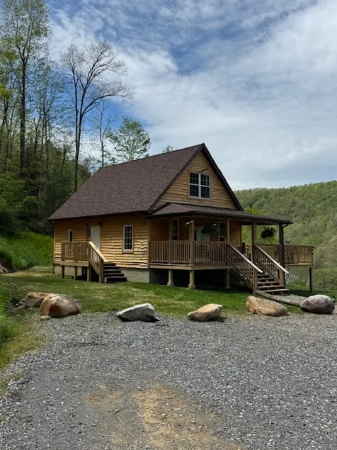 Cozy new Craigsville cabin on the Gauley River - Image 1