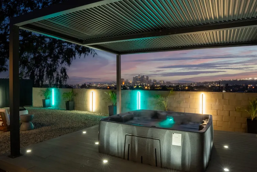 LA Panoramic Skyline View w/ Jacuzzi 3BR/2BA - Image 1