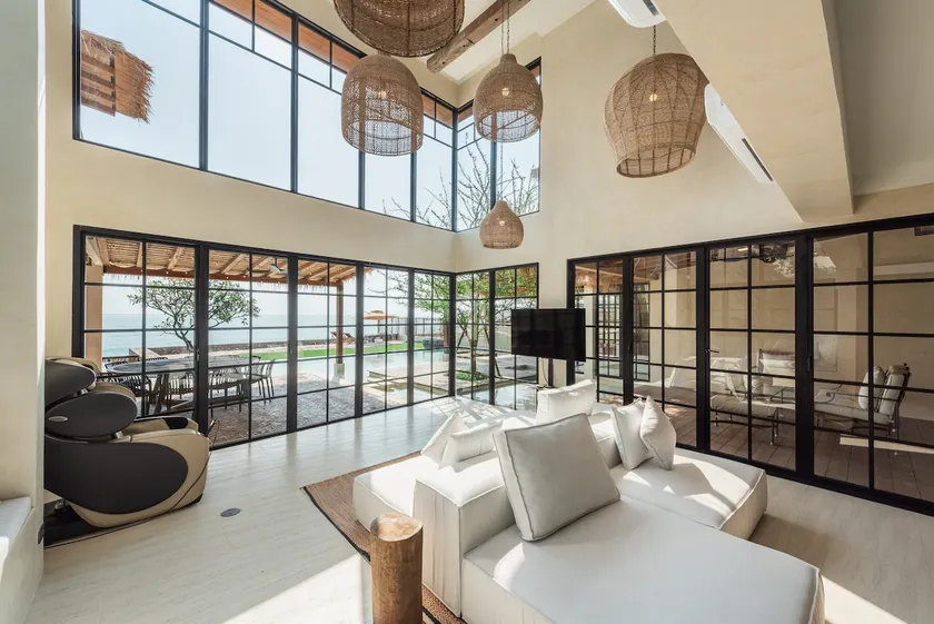Ultra Luxury Beachfront 5 Bedrooms Pool Villa - Image 1