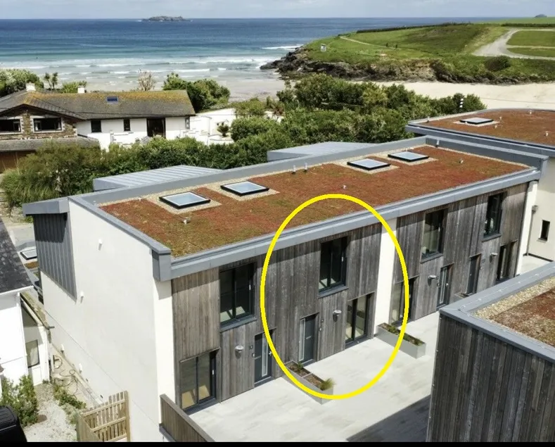 Luxury beachfront apartment | parking | Harlyn Bay - Image 1
