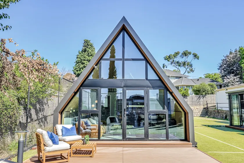 Smart Stylish Stay | Sunroom, BBQ & Basketball Fun - Image 1