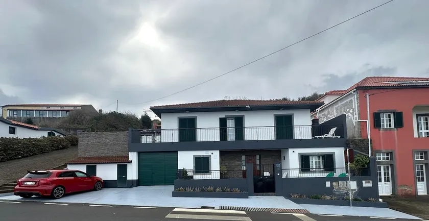 Sea View Home - Image 1