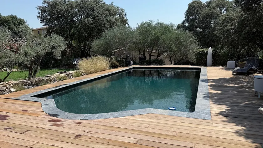 Independent mazet with pool - Image 1