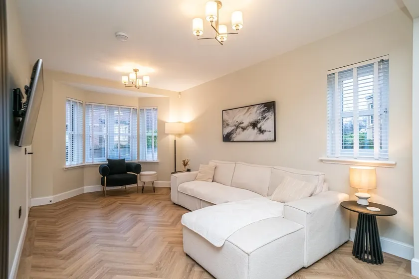 Spacious Family Home with Garden | Free Parking - Pass the Keys - Image 1